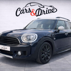 Mini Countryman en showroom moderno